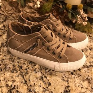 **BRAND NEW** Blowfish Malibu Melondrop Sneaker